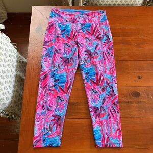 Lilly Pulitzer luxletic leggings in Wild Times Sz L GUC